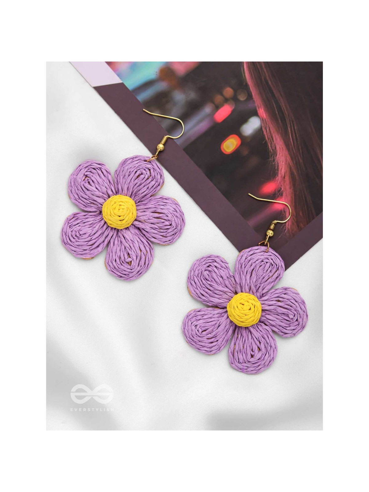 THE FLOWER POWER - STATEMENT WOVEN EARRINGS (LAVENDER)