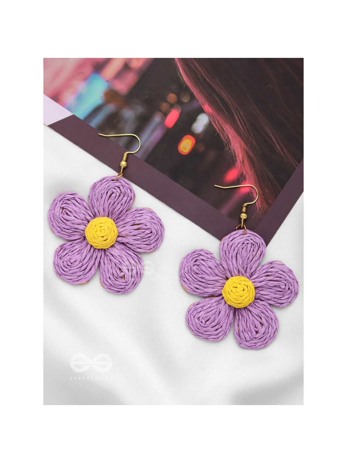 THE FLOWER POWER - STATEMENT WOVEN EARRINGS (LAVENDER)