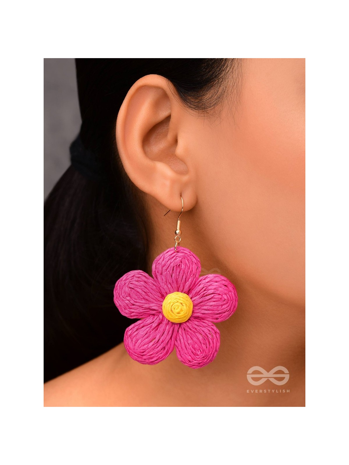 THE FLOWER POWER - STATEMENT WOVEN EARRINGS (MAGENTA)