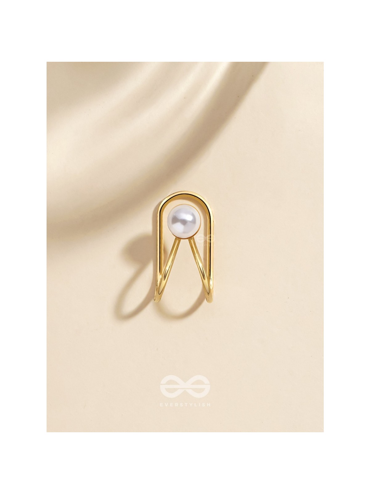 A PEARL PLEASE - GOLDEN EMBELLISHED EARCUFF (one ear)