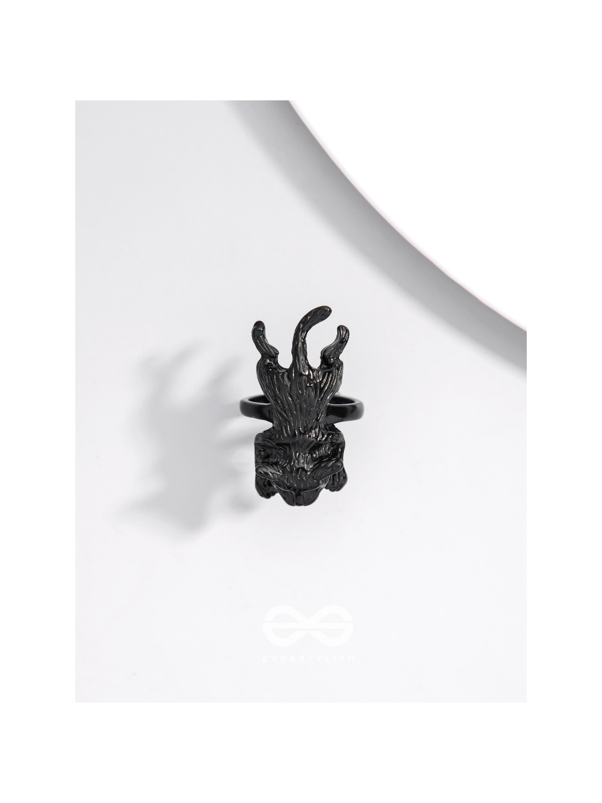 A MAJESTIC PROWL - STATEMENT BLACK RING (ADJUSTABLE)