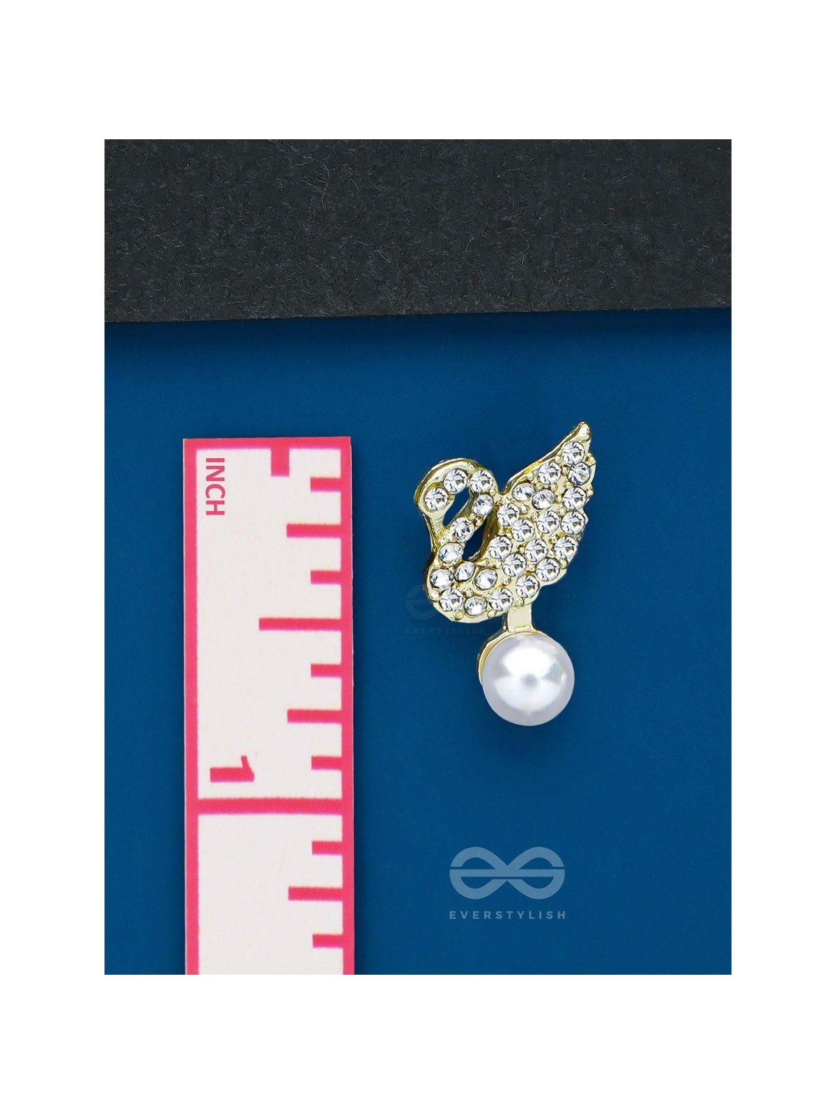 THE SWAN'S EMBRACE - GOLDEN EMBELLISHED EARRINGS