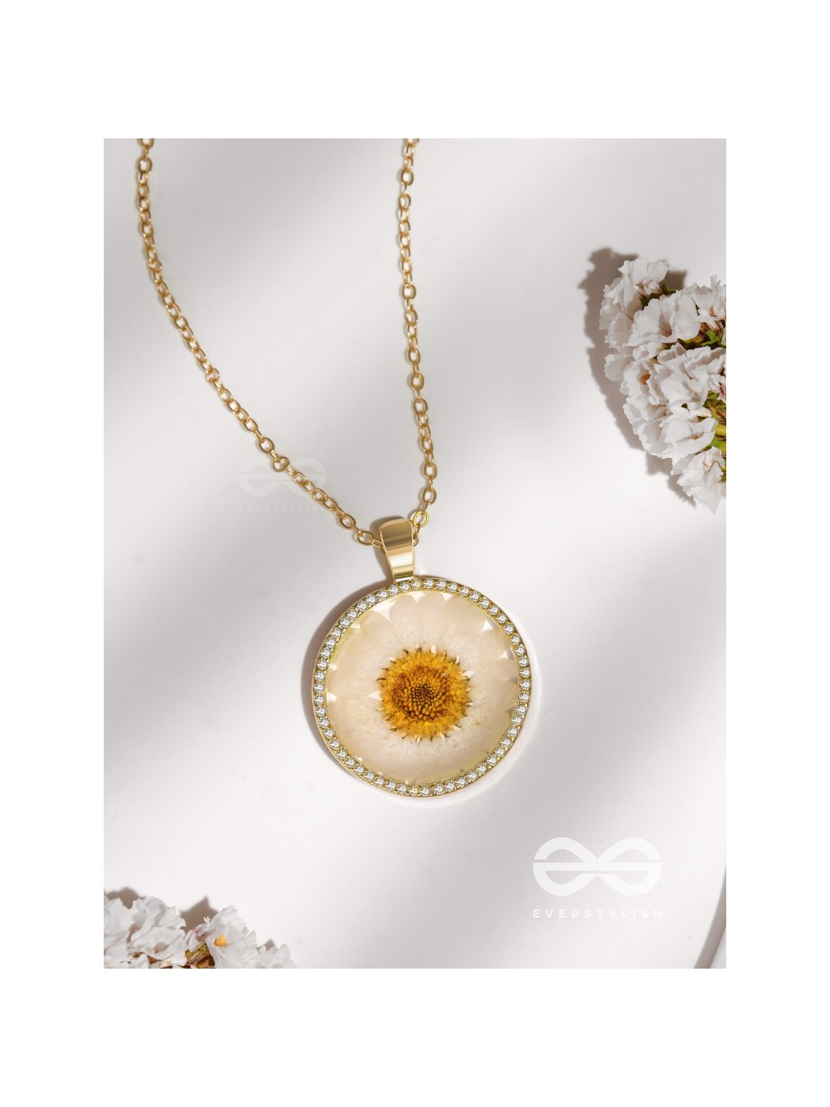 The Daisy Princess - Pressed Flower Resin Pendant With Anti-Tarnish Coating