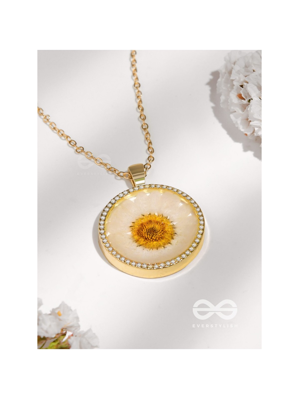 The Daisy Princess - Pressed Flower Resin Pendant With Anti-Tarnish Coating