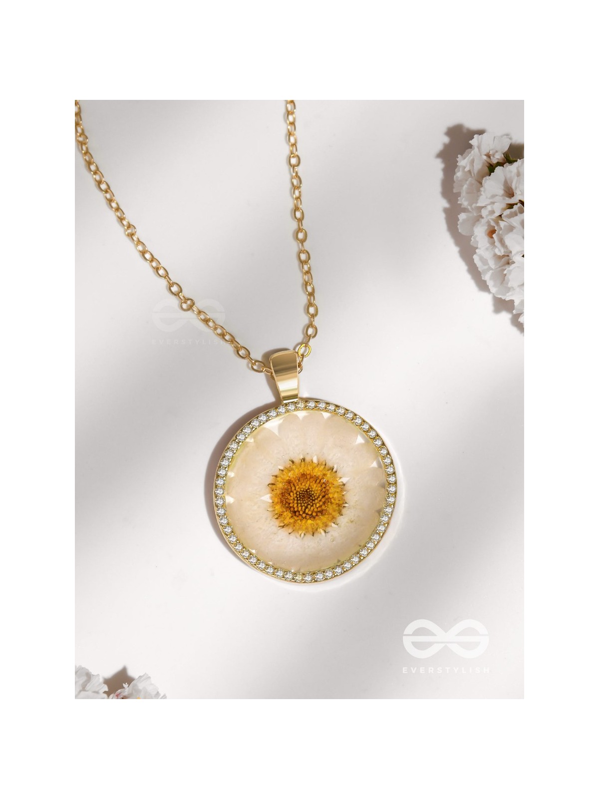 The Daisy Princess - Pressed Flower Resin Pendant With Anti-Tarnish Coating
