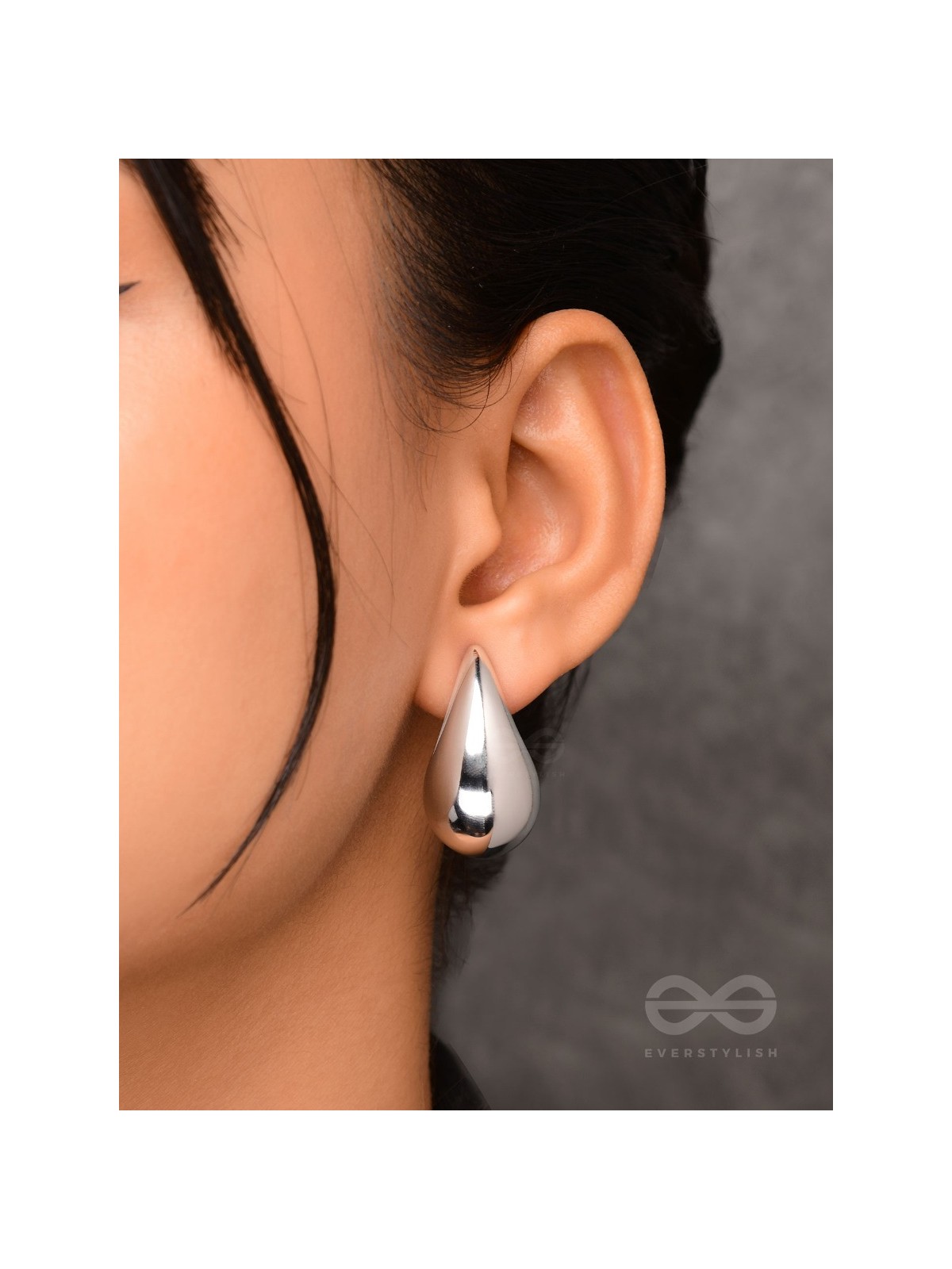 The Glistening Drops - Classy Silver Stud Earrings