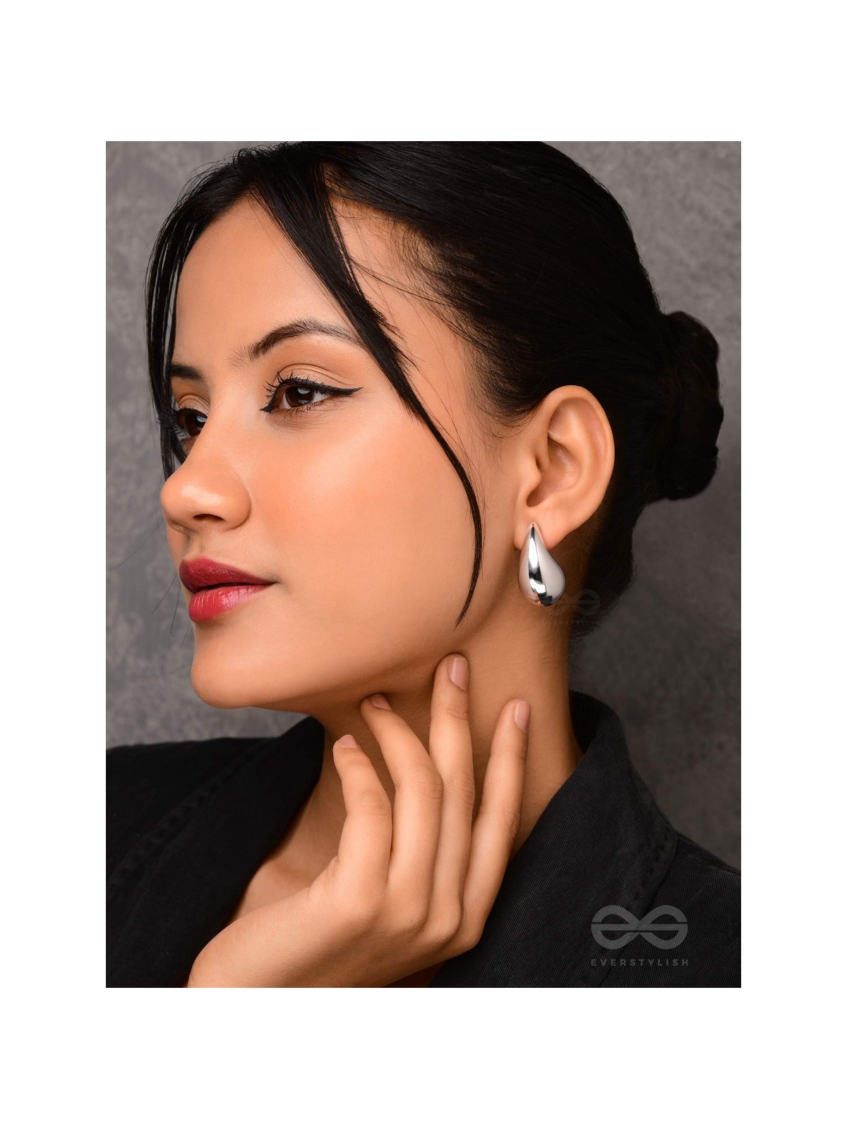 The Glistening Drops - Classy Silver Stud Earrings