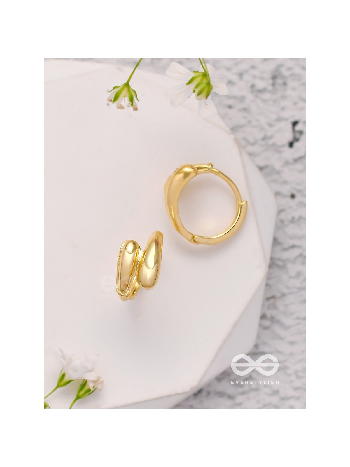 The Sunlit Elegance - Classic Golden Earrings 