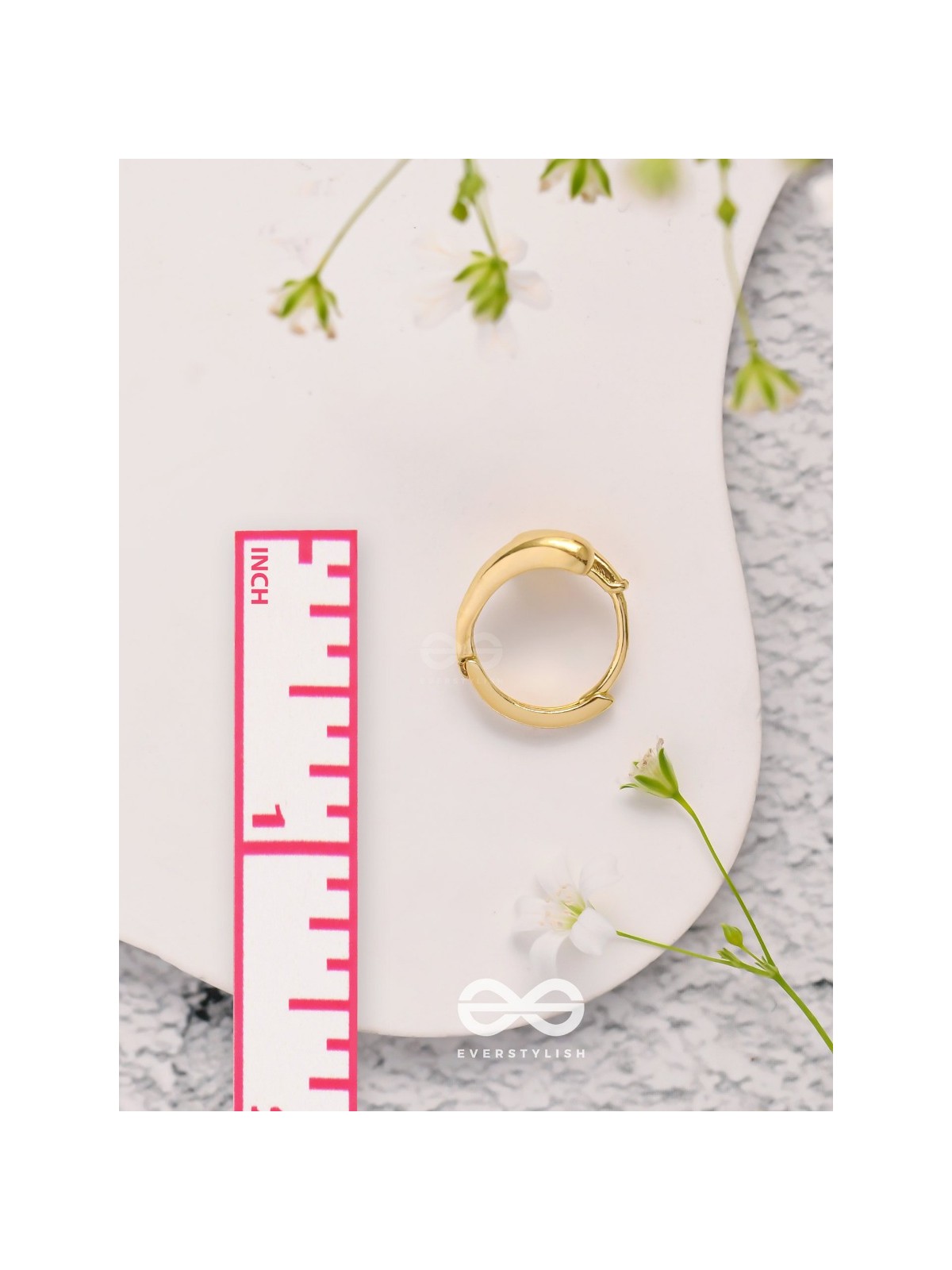 The Sunlit Elegance - Classic Golden Earrings 