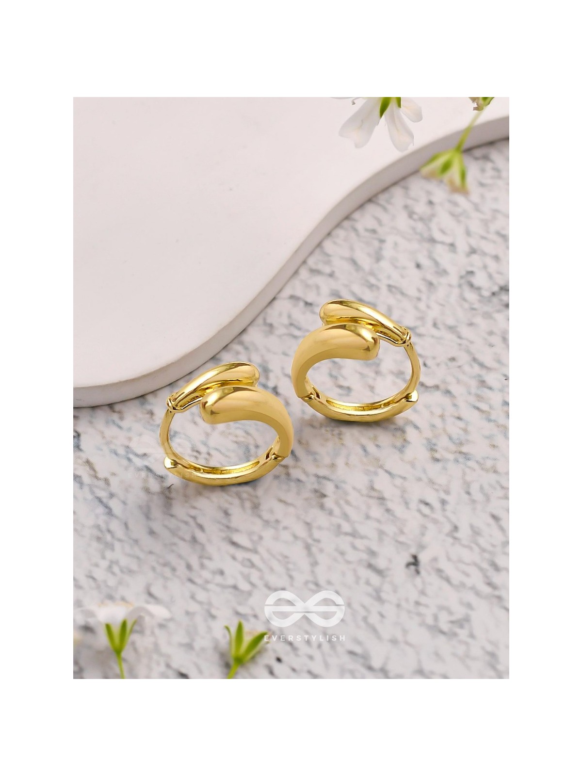 The Sunlit Elegance - Classic Golden Earrings 