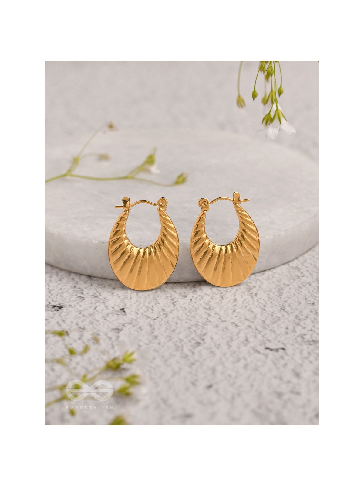 Dazzling Flickers - Golden Stainless Steel Earrings With Anti-Tarnish Coating