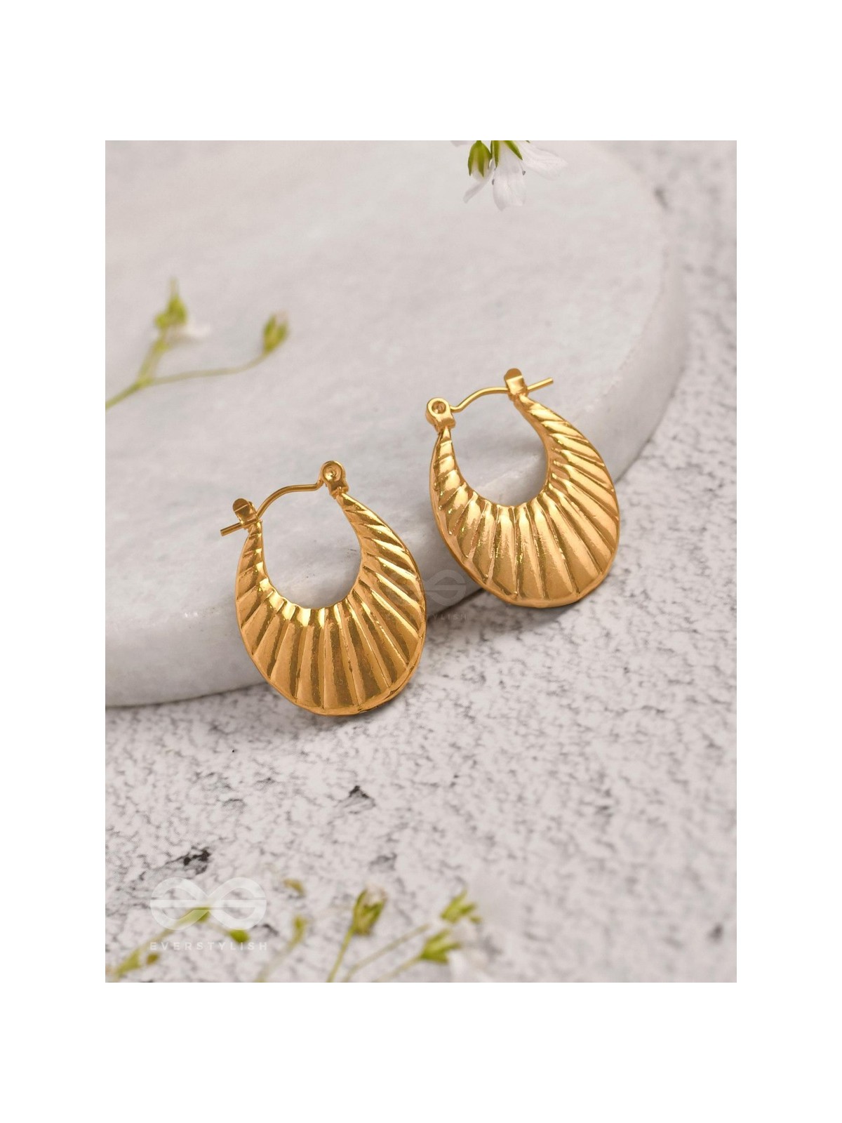 Dazzling Flickers - Golden Stainless Steel Earrings With Anti-Tarnish Coating
