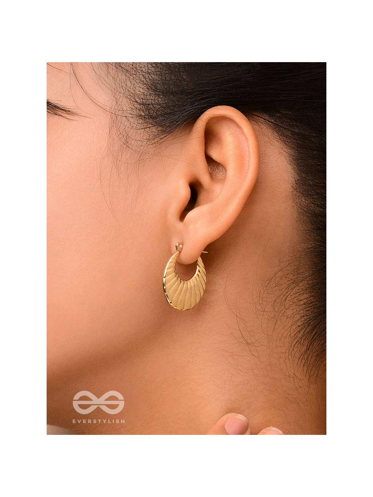 Dazzling Flickers - Golden Stainless Steel Earrings With Anti-Tarnish Coating