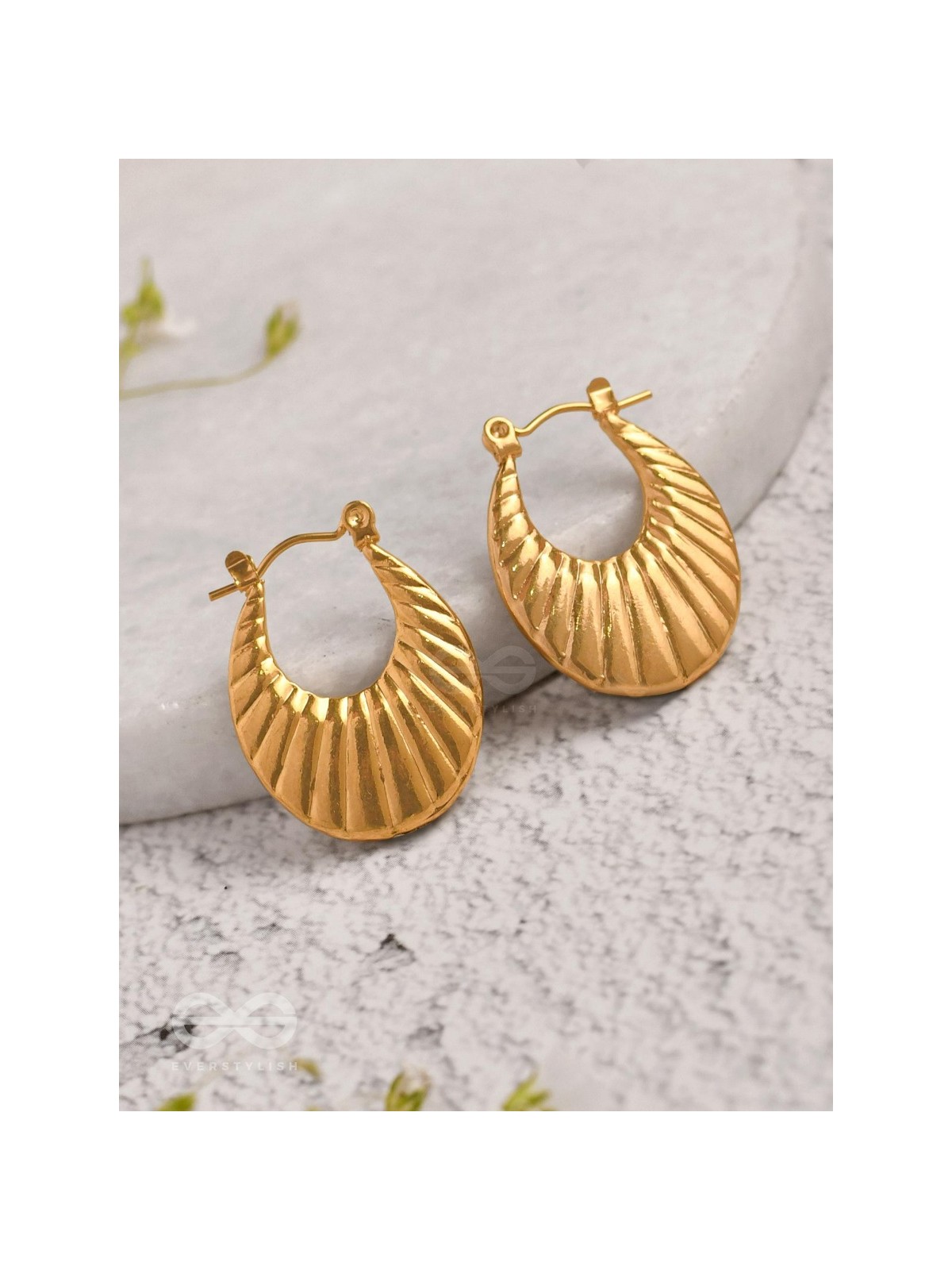 Dazzling Flickers - Golden Stainless Steel Earrings With Anti-Tarnish Coating