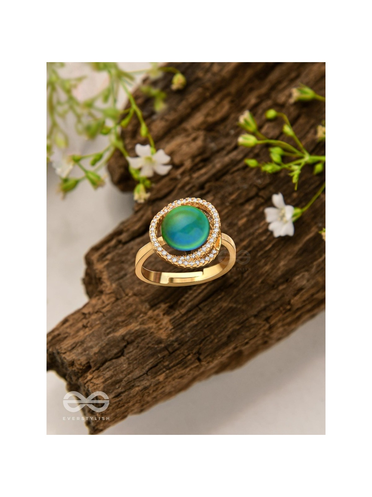 The Prism Radiance - Holographic Embellished Golden Ring 