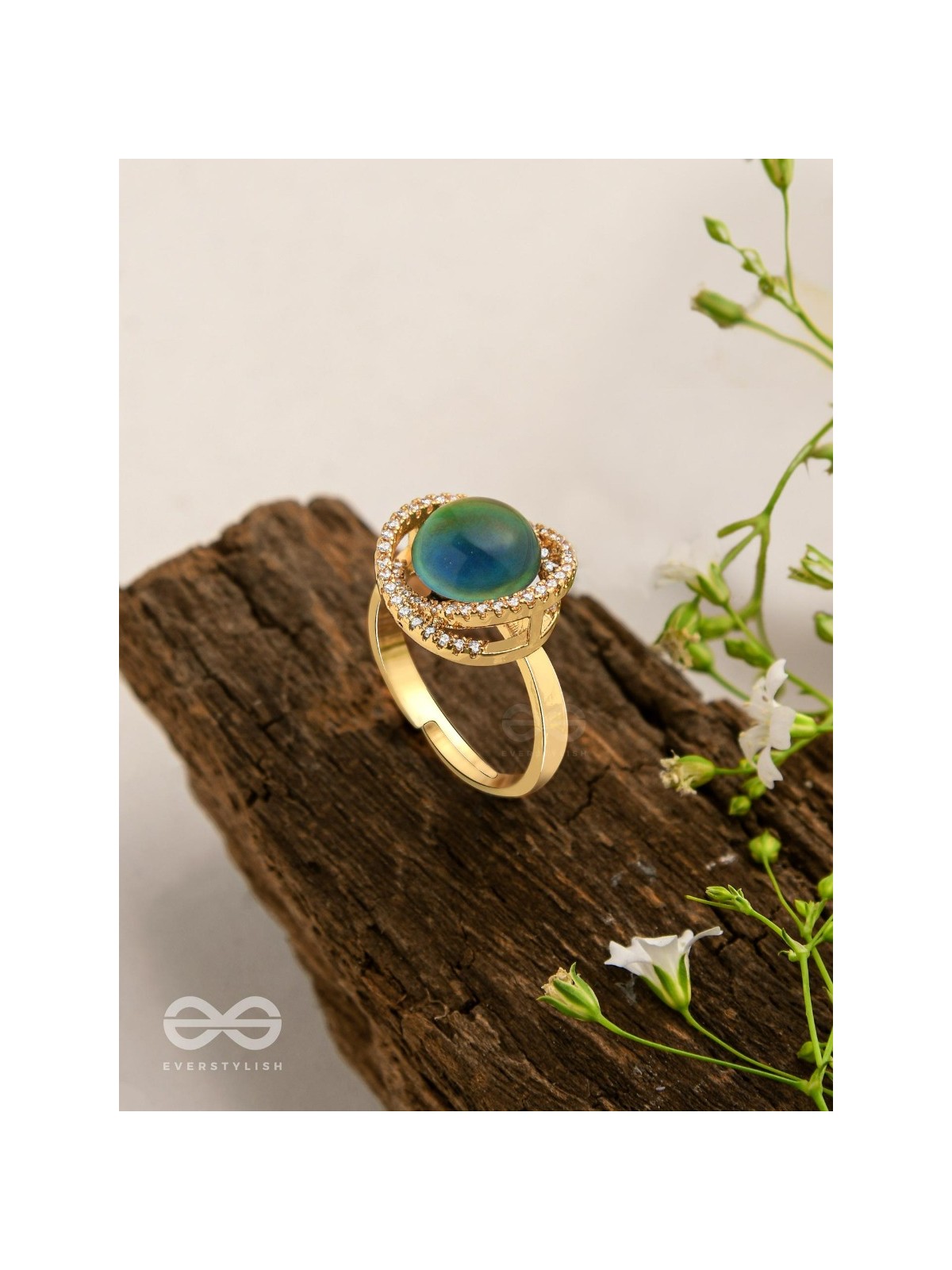 The Prism Radiance - Holographic Embellished Golden Ring 