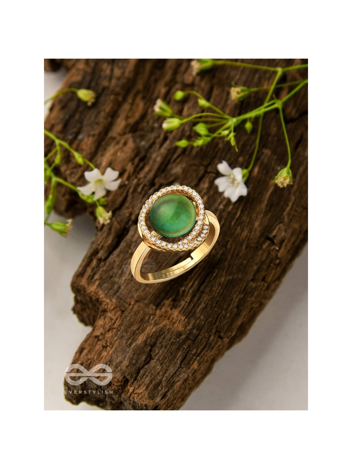 The Prism Radiance - Holographic Embellished Golden Ring 