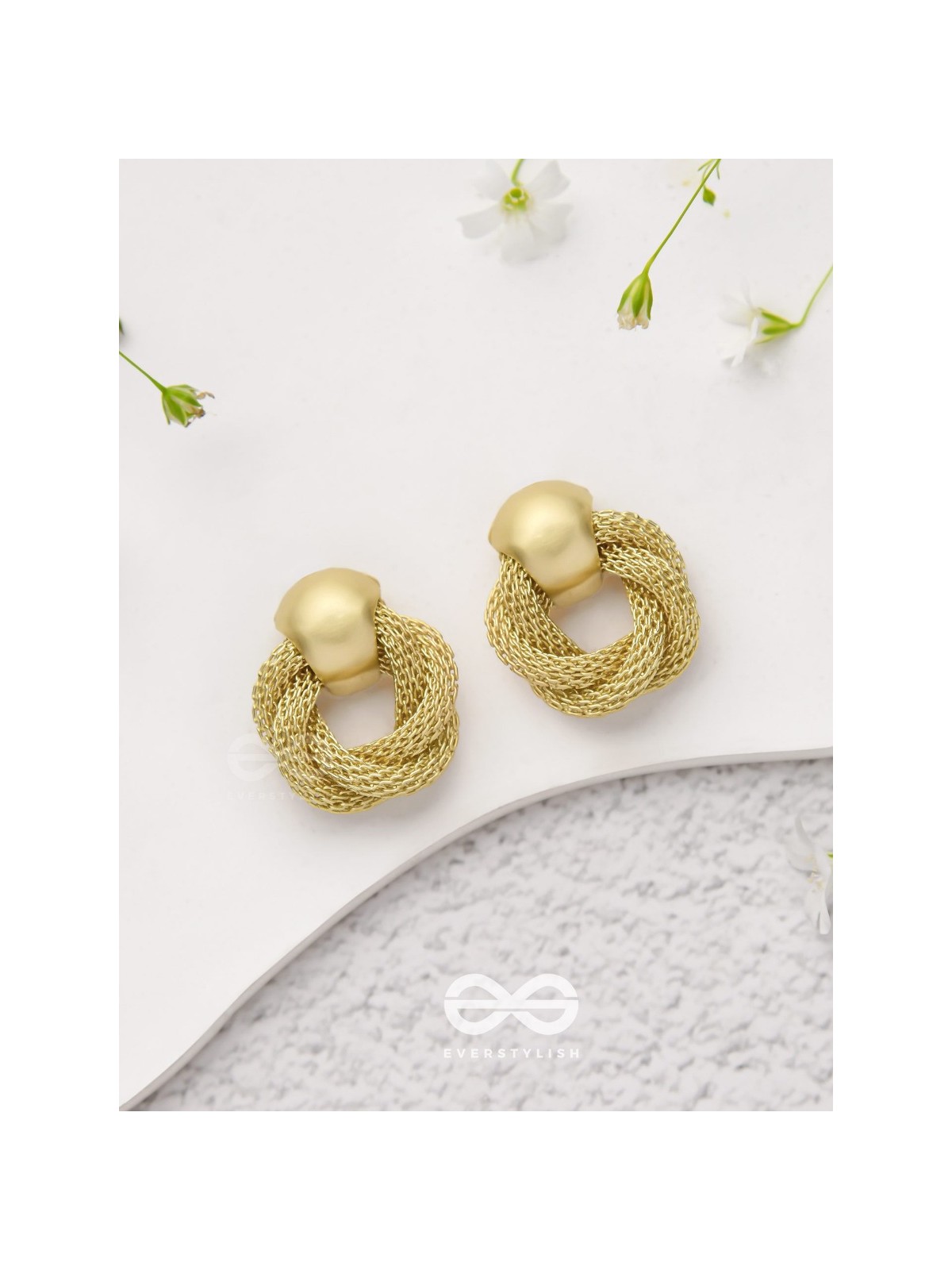 Knotted Elegance - Golden Earrings