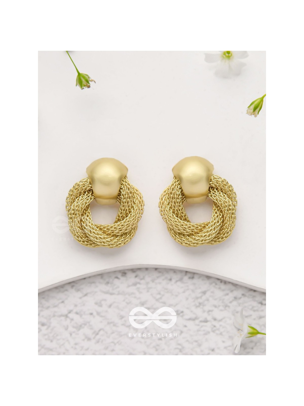Knotted Elegance - Golden Earrings
