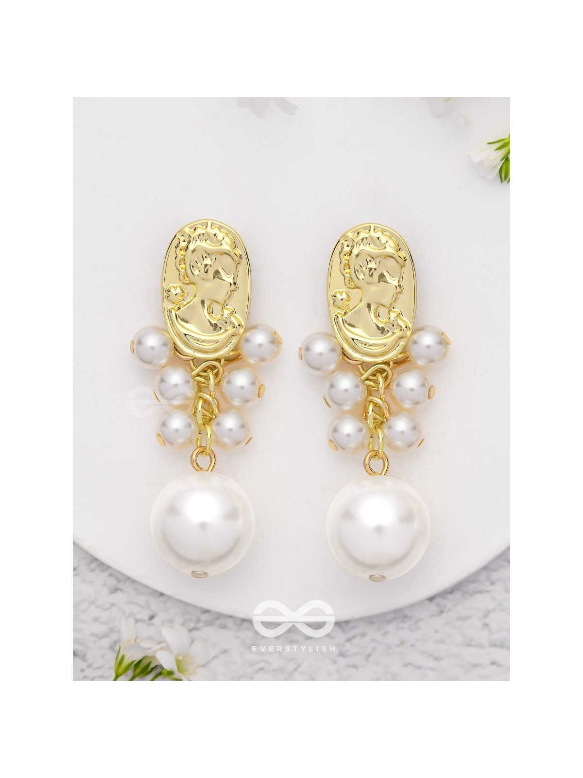 Victorian Pearls - Golden Elegant Earrings