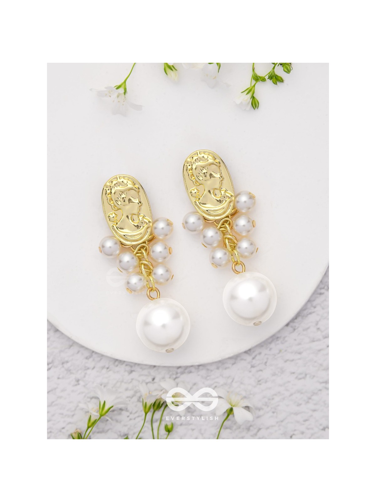 Victorian Pearls - Golden Elegant Earrings