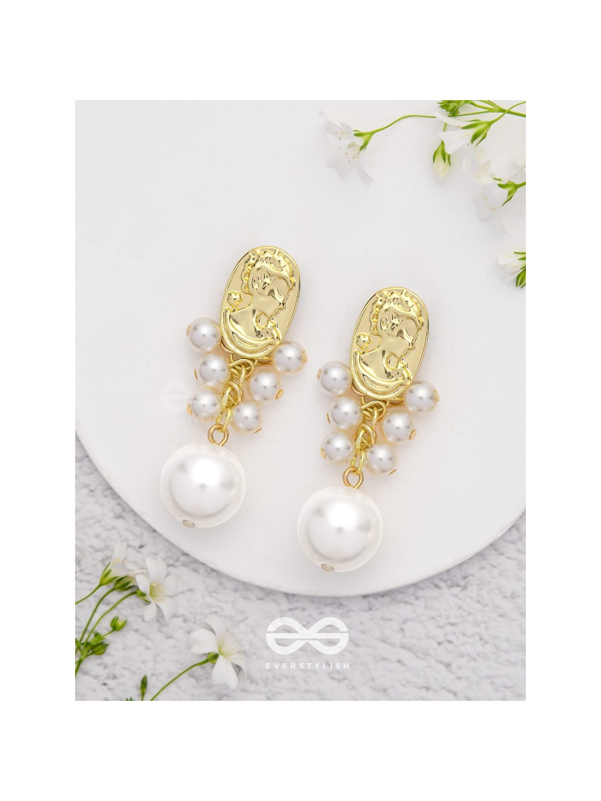 Victorian Pearls - Golden Elegant Earrings