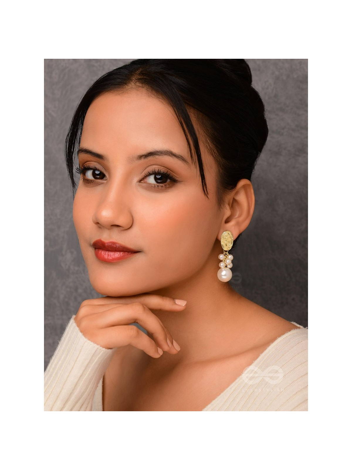 Victorian Pearls - Golden Elegant Earrings