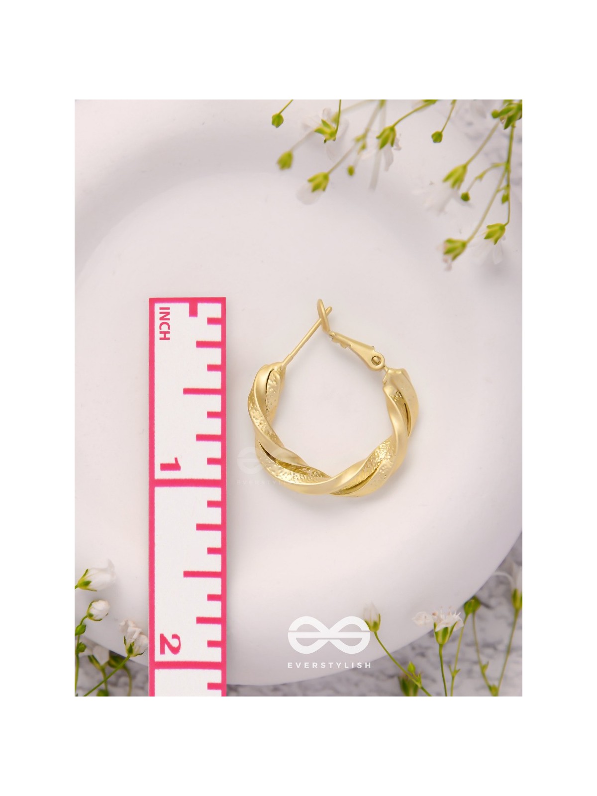 Twisted Story - Golden Hoop Earrings