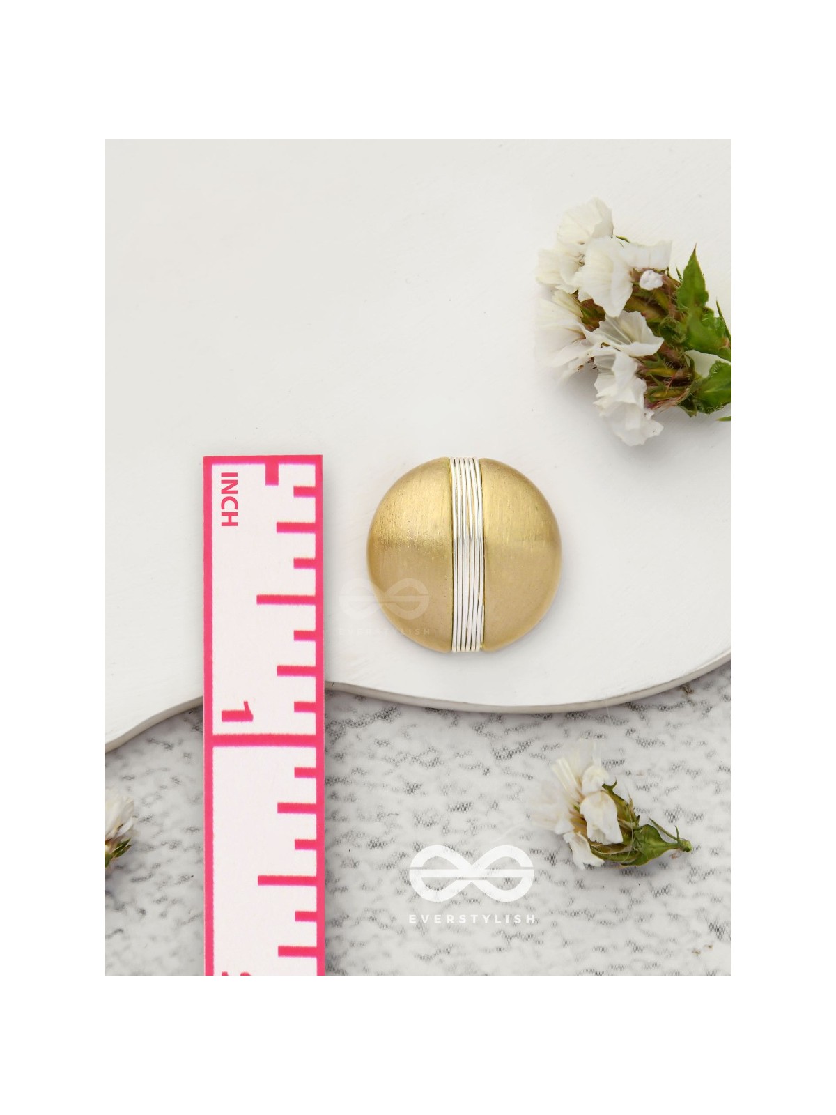 Subtle Streak - Golden Stud Earrings