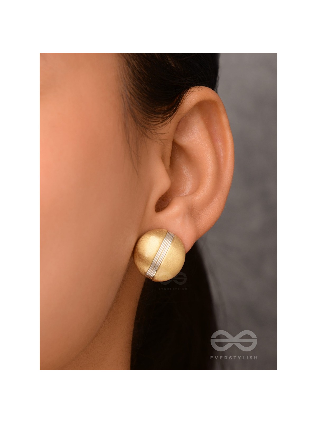 Subtle Streak - Golden Stud Earrings