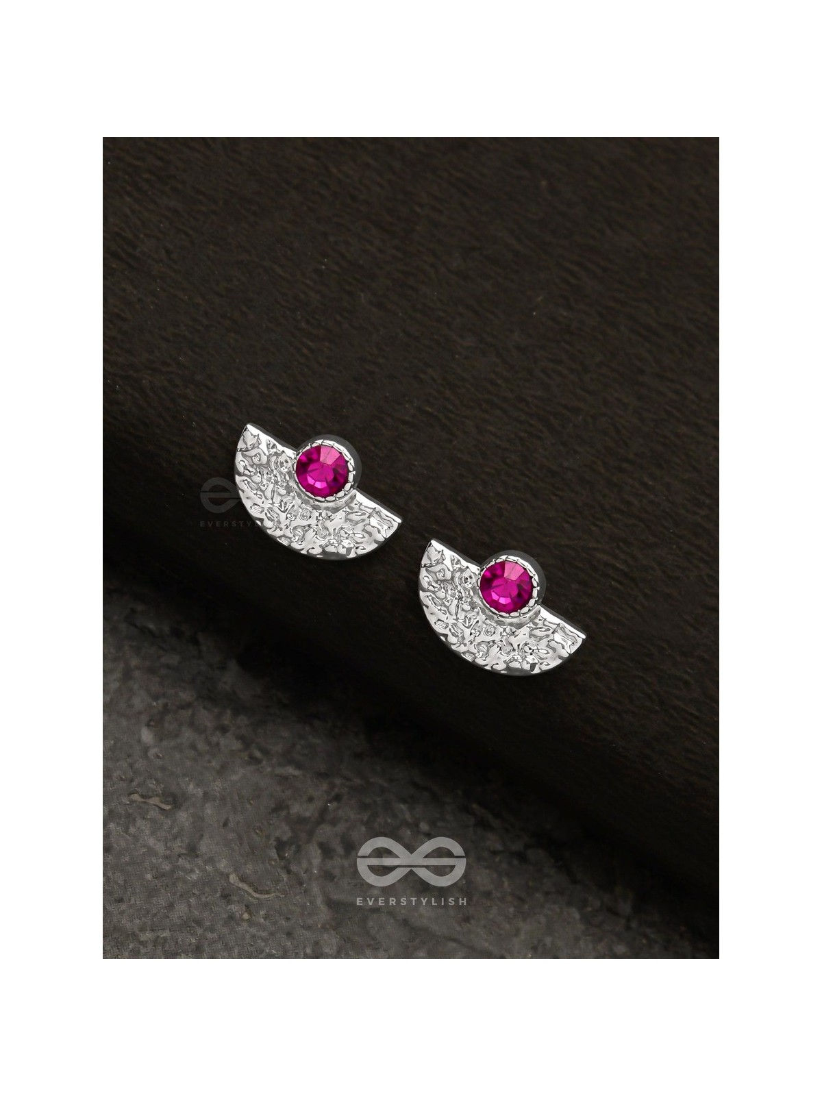 The Rouge Beauty - Textured Silver Stud Earrings