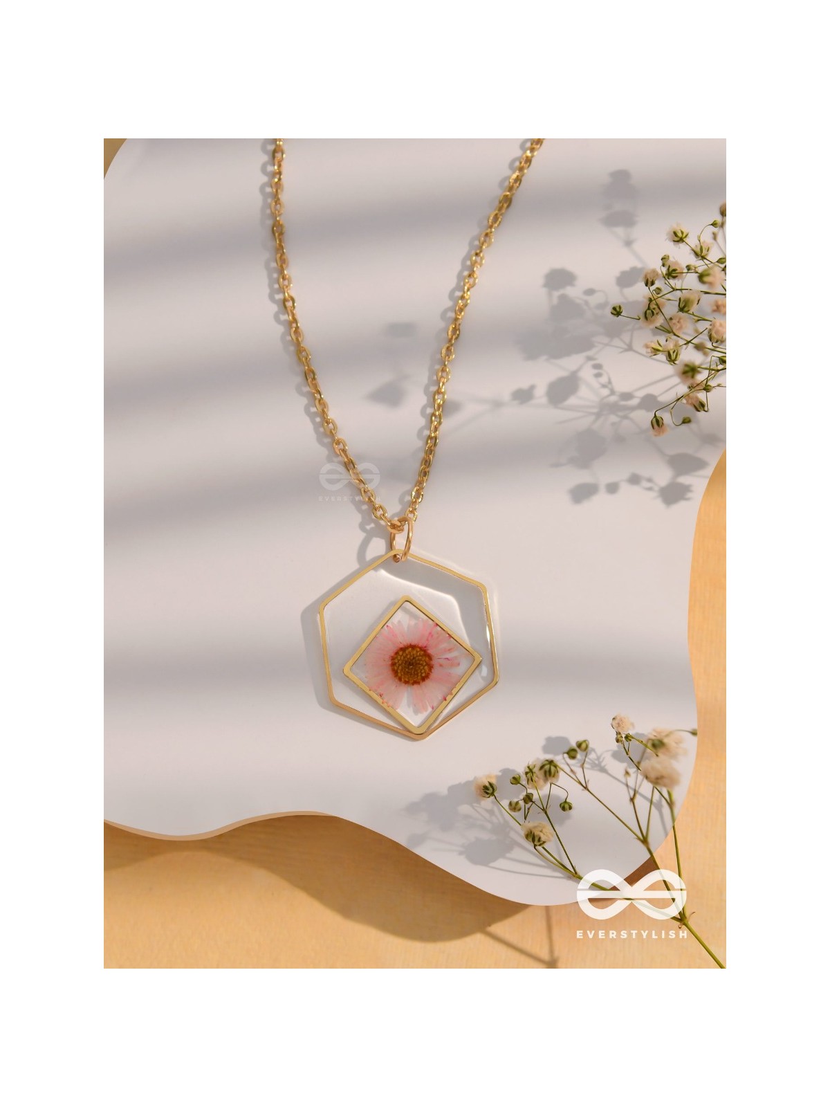 The Shy Daisy - Pressed Flower Resin Pendant With Ant-Tarnish Coating