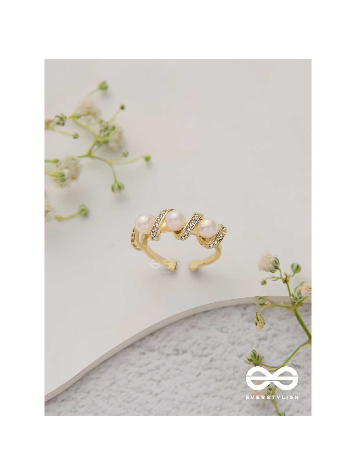 The Twisted Elegance - Cubic Zirconia Golden Ring (Adjustable)