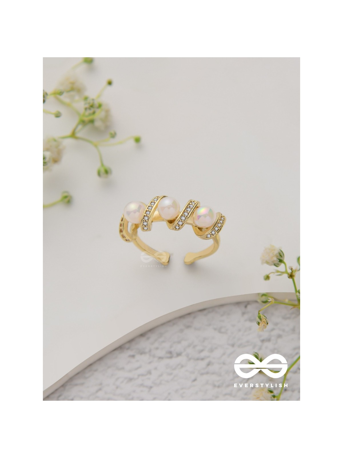 The Twisted Elegance - Cubic Zirconia Golden Ring (Adjustable)