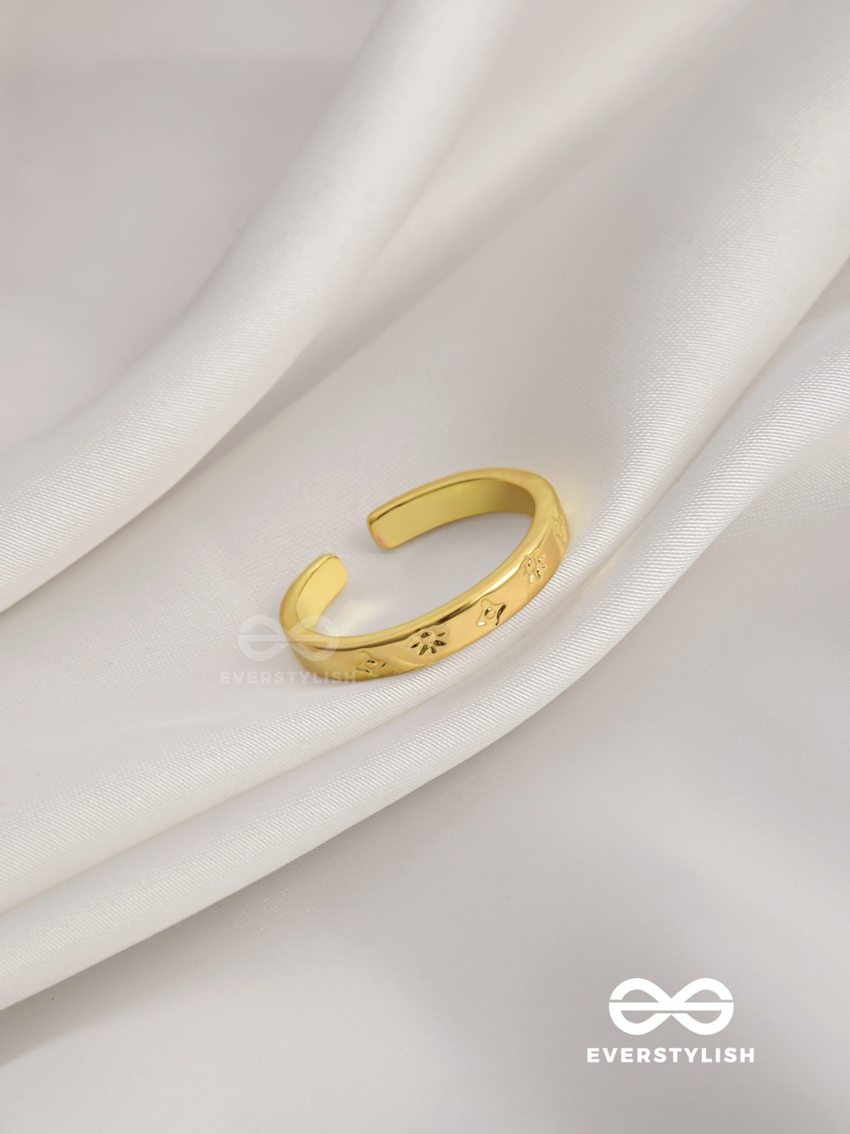 The Engraved Stars - Golden Ring (Adjustable)