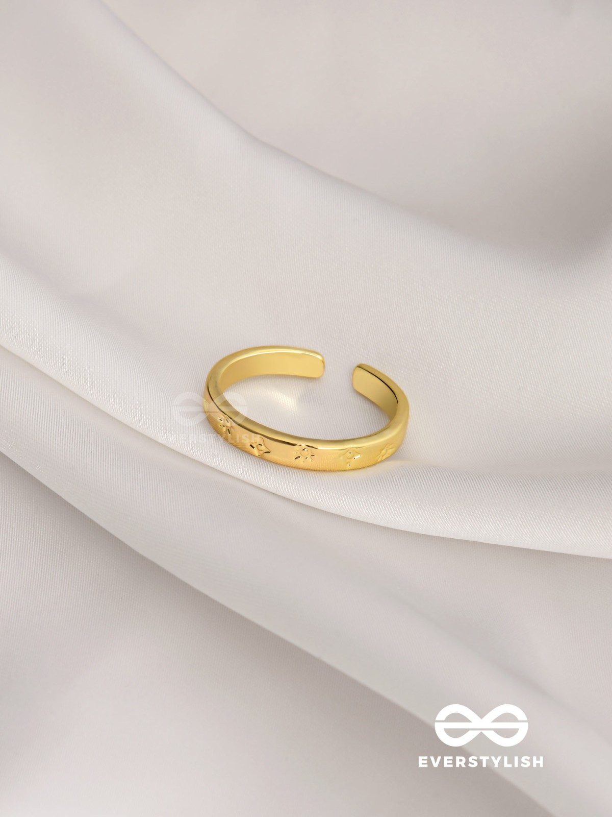 The Engraved Stars - Golden Ring (Adjustable)