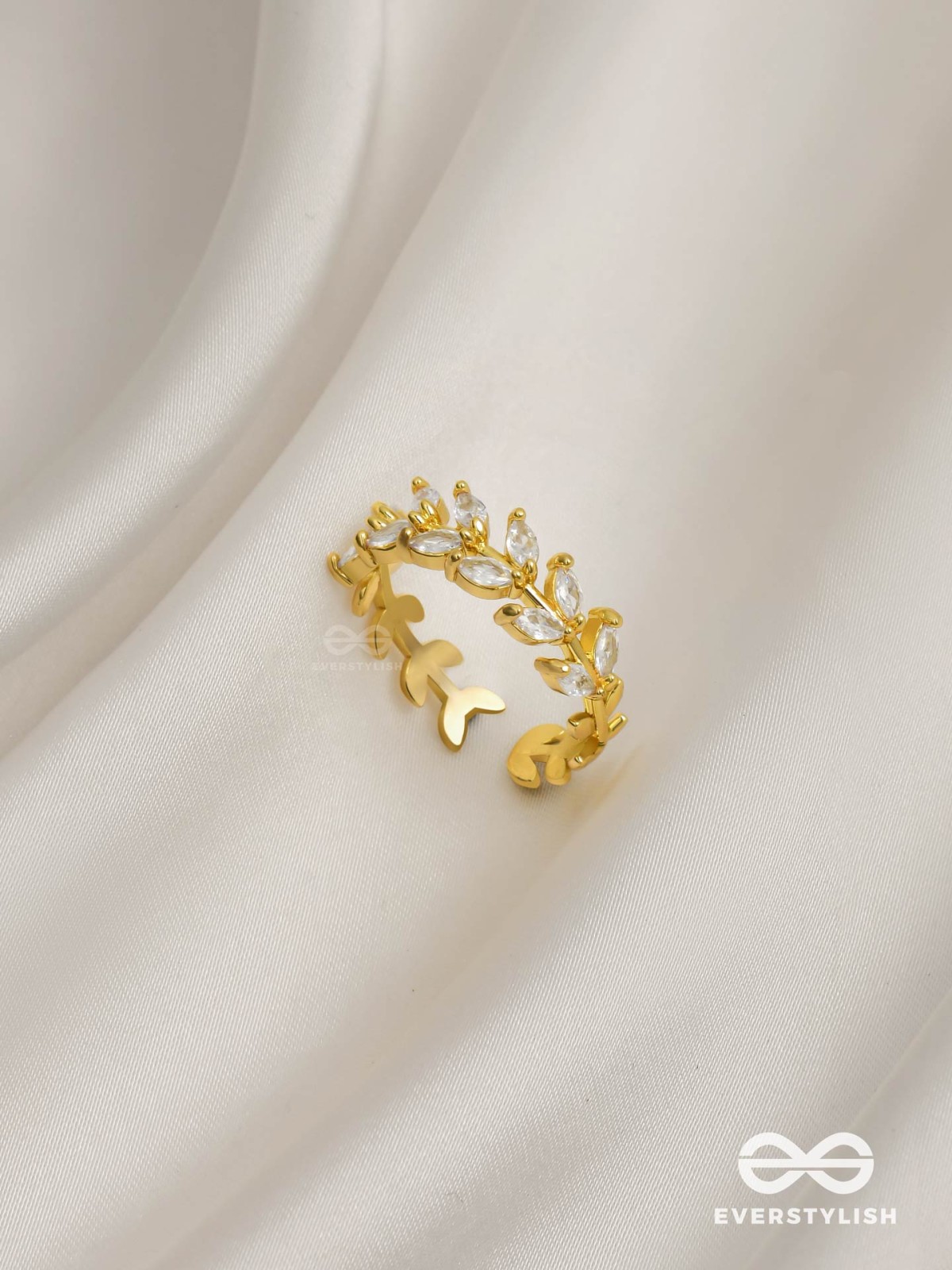 The Angel's Tiara - Golden Cubic Zirconia Ring (Adjustable)