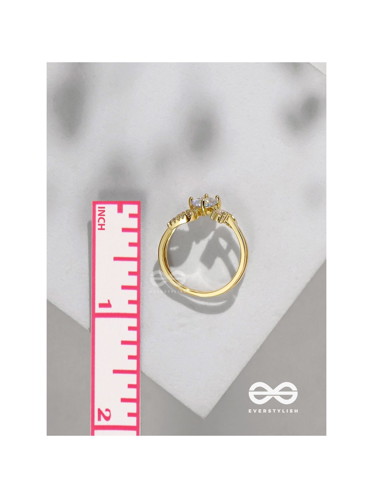 The Dreamy Dazzle - Golden Embellished Ring (Adjustable)