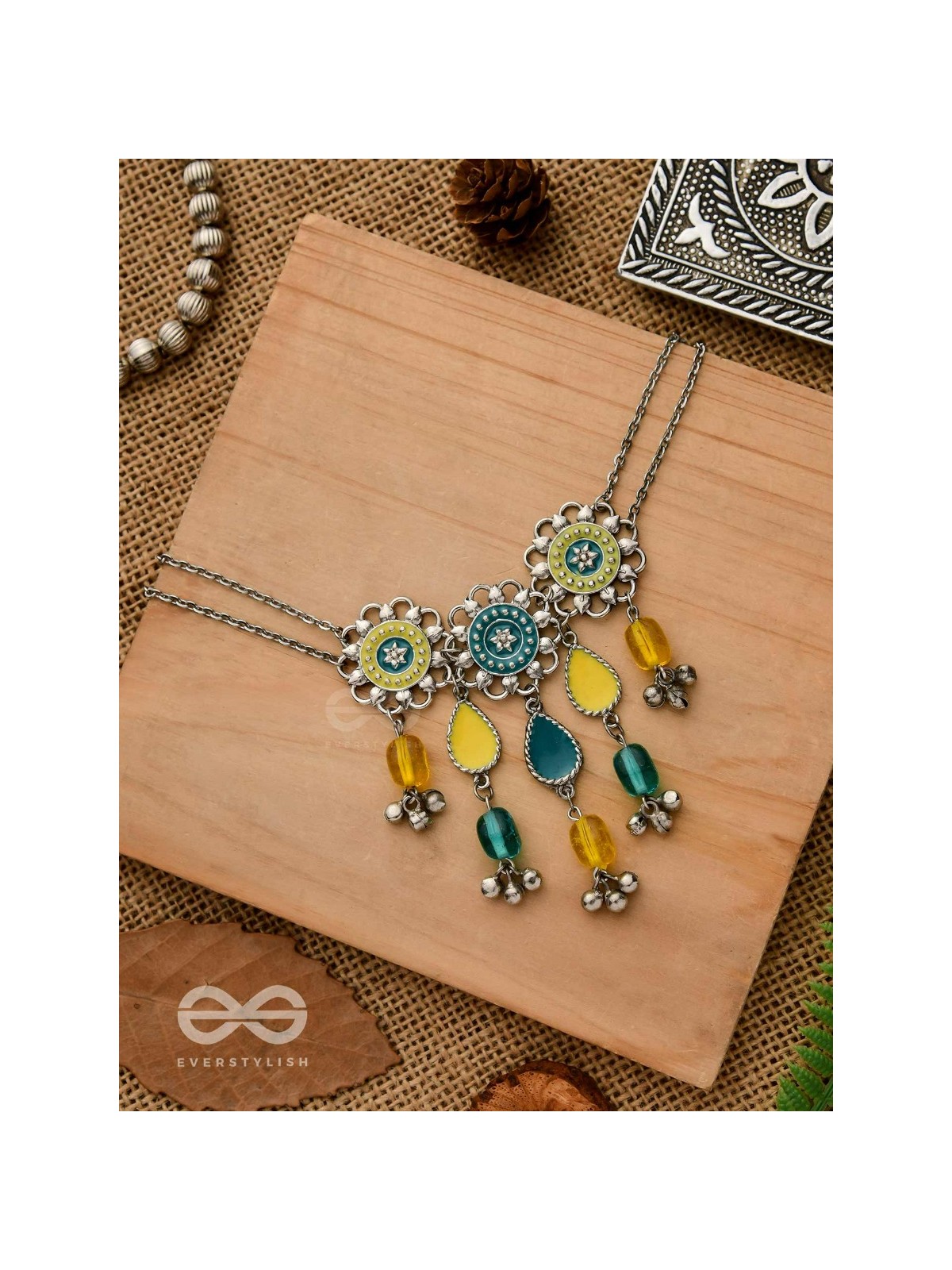 THE SHADES OF EARTH - FLORAL MOTIFS WITH BLUE AND YELLOW STONES
