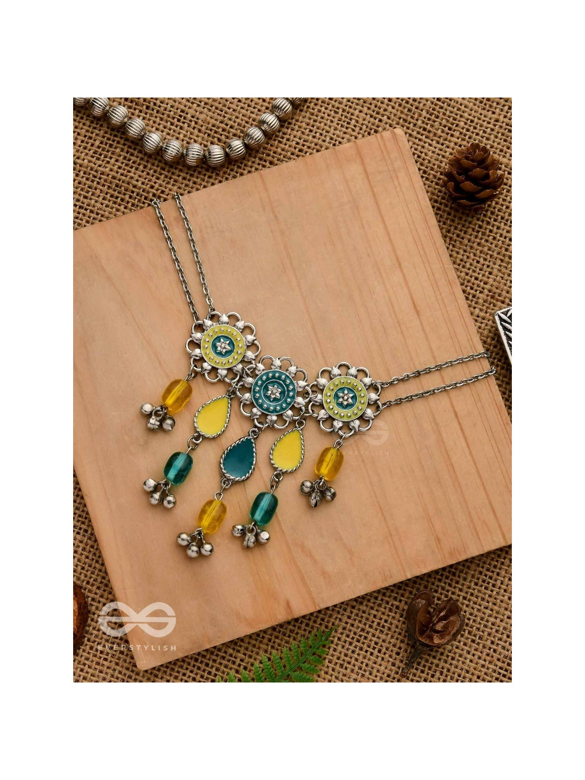 THE SHADES OF EARTH - FLORAL MOTIFS WITH BLUE AND YELLOW STONES