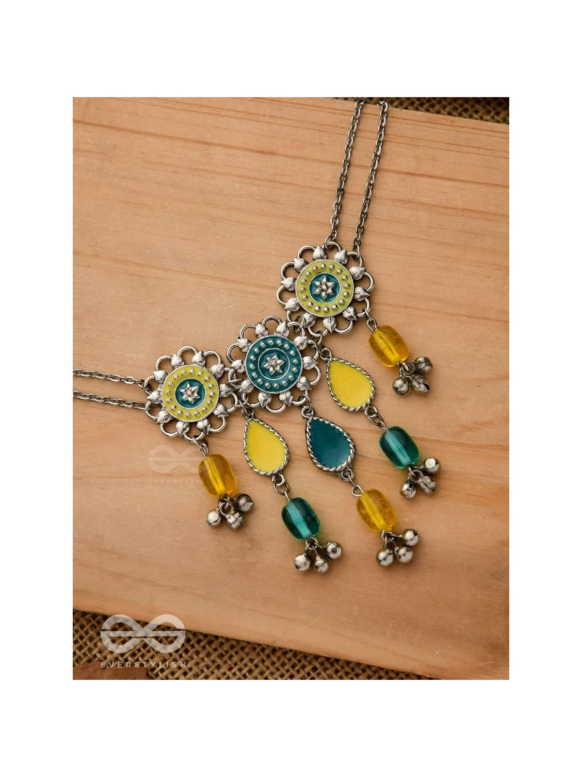 THE SHADES OF EARTH - FLORAL MOTIFS WITH BLUE AND YELLOW STONES