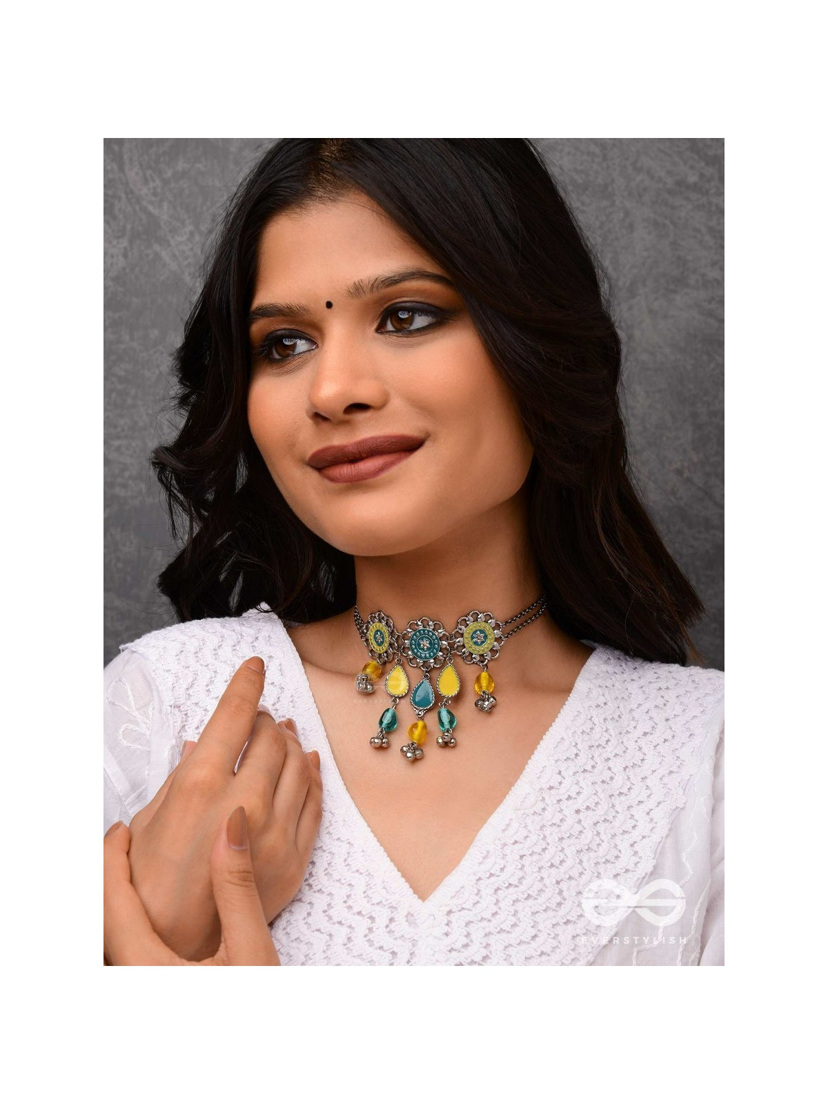 THE SHADES OF EARTH - FLORAL MOTIFS WITH BLUE AND YELLOW STONES