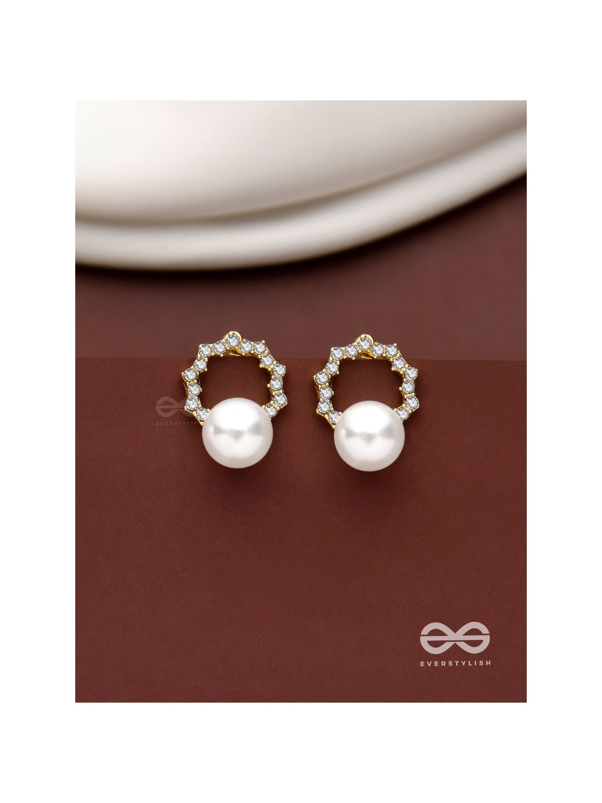 Aura Glow- Elegant Pearl Earrings