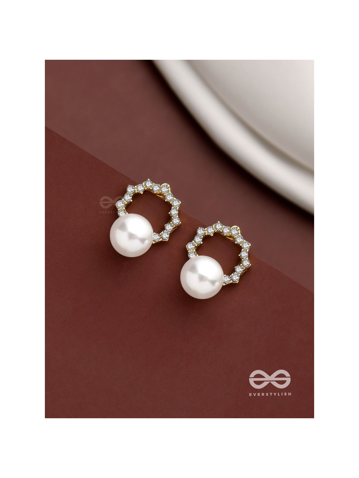 Aura Glow- Elegant Pearl Earrings