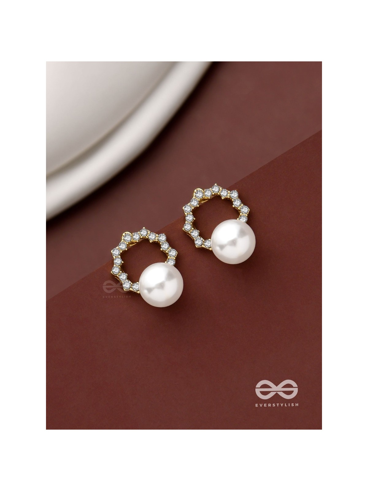 Aura Glow- Elegant Pearl Earrings
