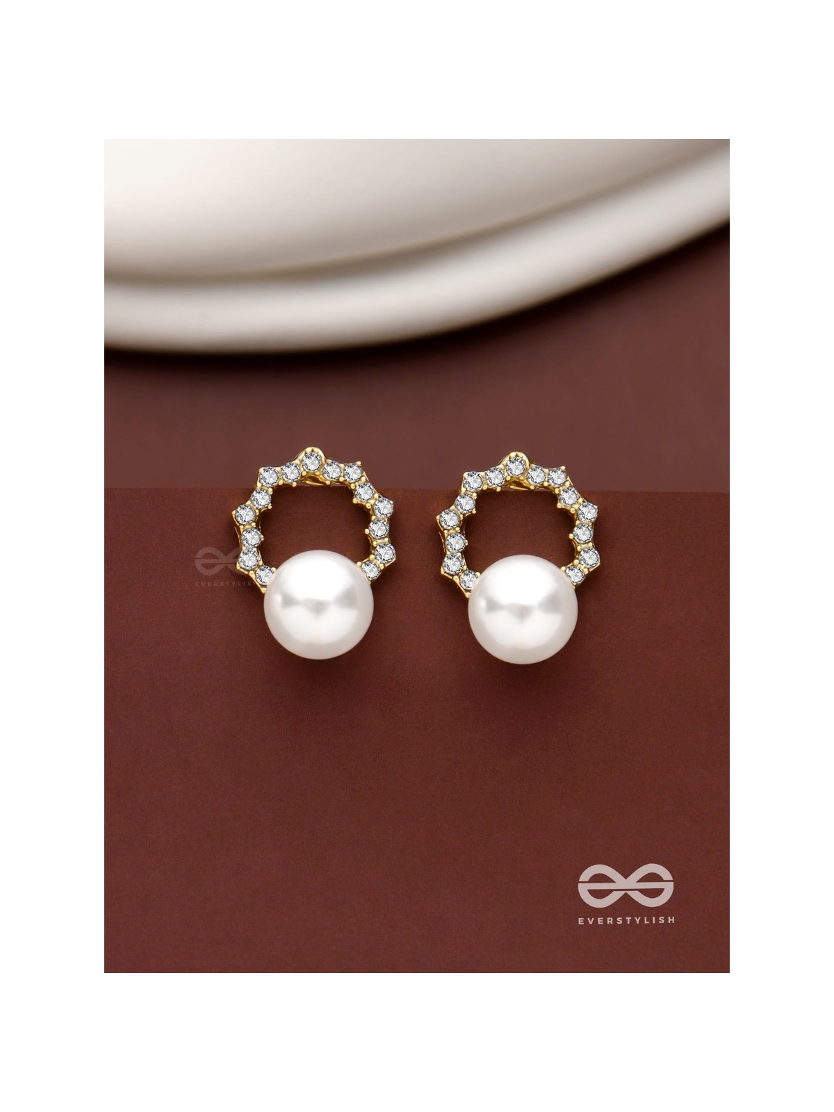 Aura Glow- Elegant Pearl Earrings