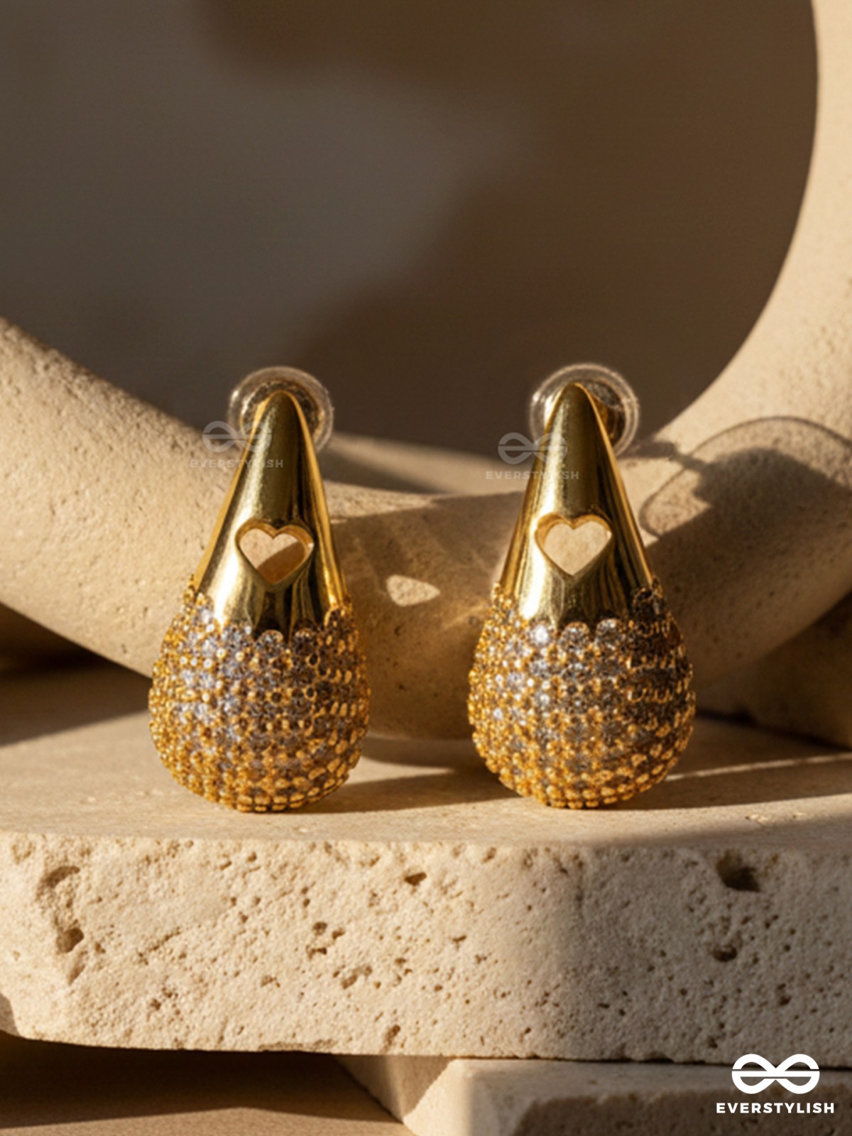 GILDED TEARDROPS - CLASSY 18K GOLD PLATED ANTI-TARNISH STUD EARRINGS INLAID WITH CUBIC ZICRONIA STONES