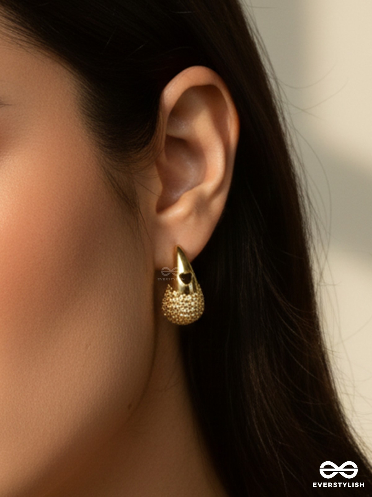 GILDED TEARDROPS - CLASSY 18K GOLD PLATED ANTI-TARNISH STUD EARRINGS INLAID WITH CUBIC ZICRONIA STONES