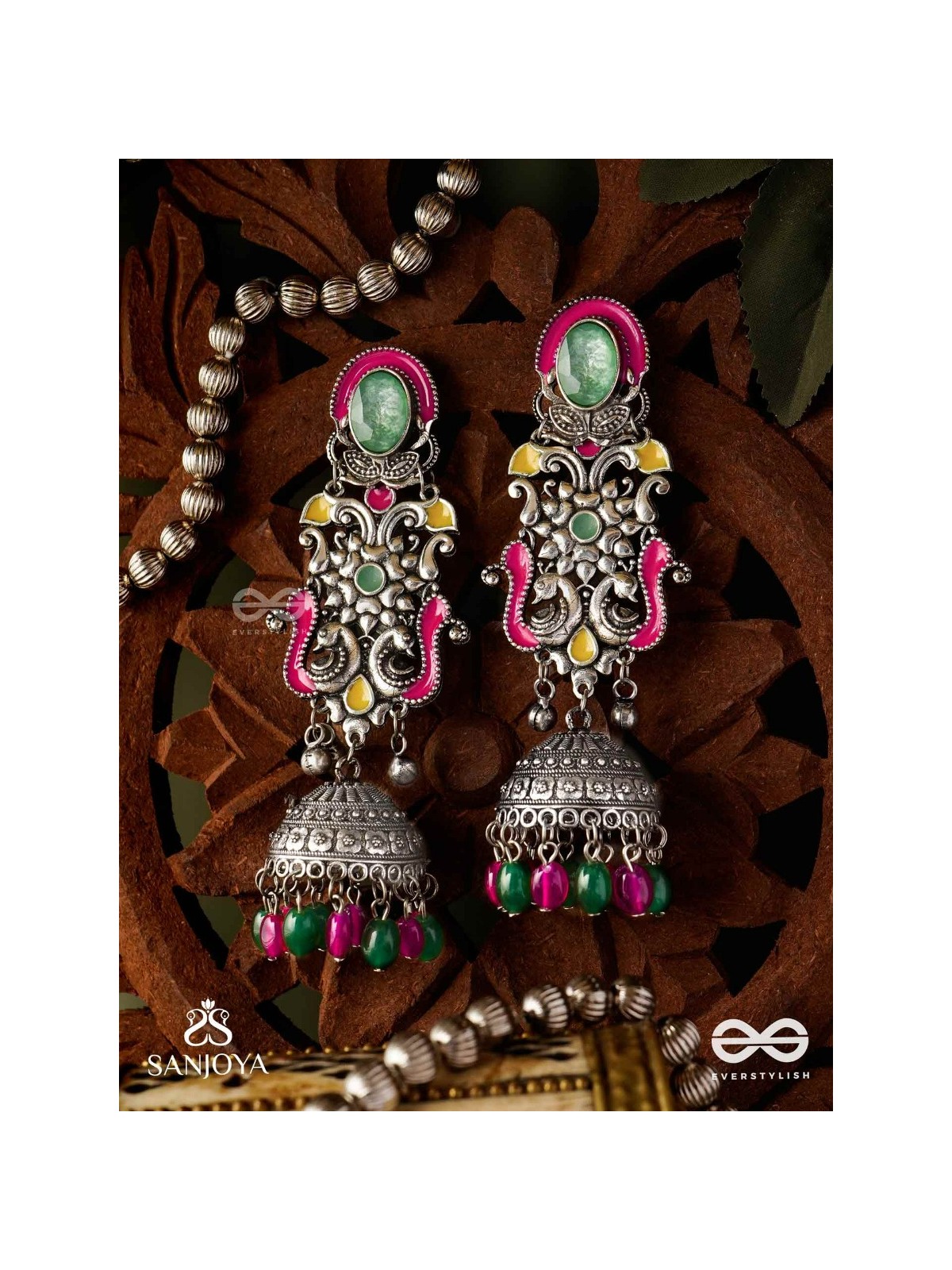 NAVA-SARASA-NEW ESSENCE- OXIDIZED EARRINGS FEATURING PASTEL-COLOURED METALWORK, ADORNED WITH VIBRANT GREEN AND RED BEADS
