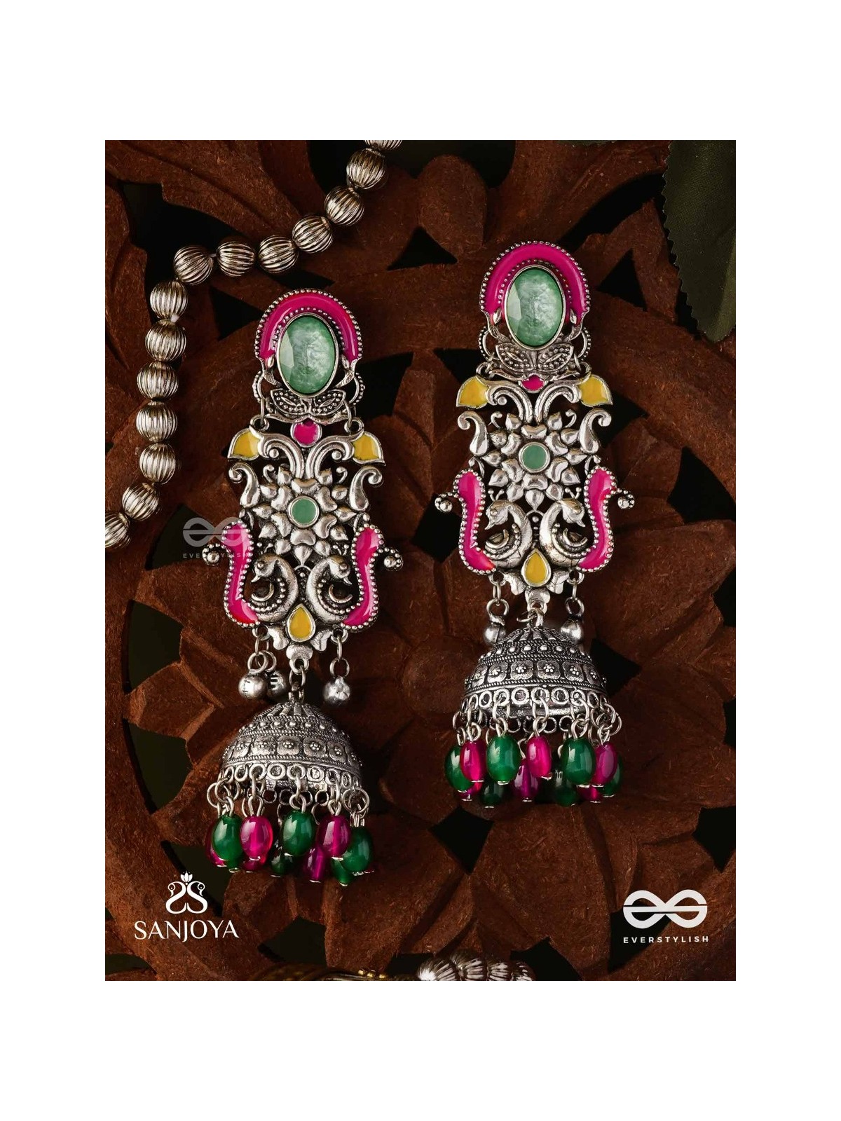 NAVA-SARASA-NEW ESSENCE- OXIDIZED EARRINGS FEATURING PASTEL-COLOURED METALWORK, ADORNED WITH VIBRANT GREEN AND RED BEADS